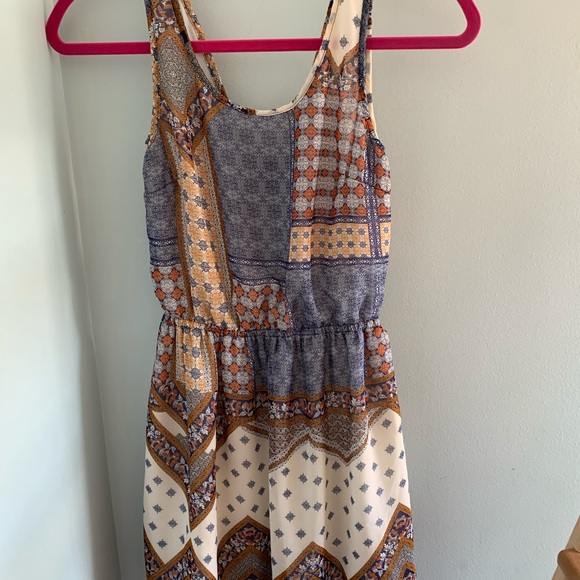 divided women’s size 6 patterned dress - Picture 3 of 4